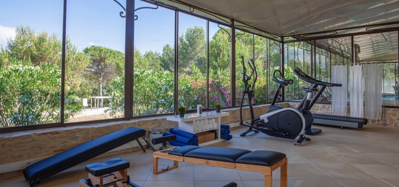 Workout machines with view outside - Wine Paths