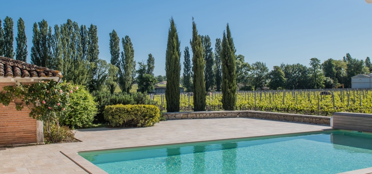 Château l'Etampe pool - Wine Paths